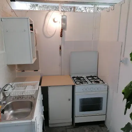 Entire Prefabricated Garden Flat 1350m From Beach Apartmán