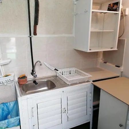 Entire Prefabricated Garden Flat 1350m From Beach לרנקה