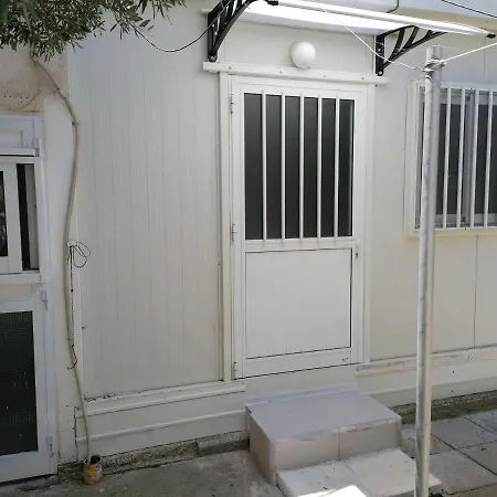 דירה Entire Prefabricated Garden Flat 1350m From Beach *