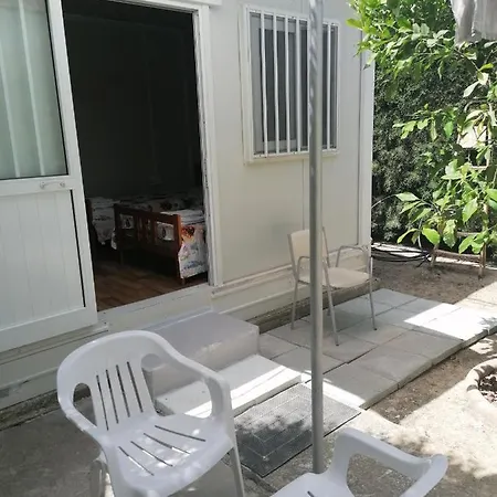 Entire Prefabricated Garden Flat 1350m From Beach Apartmán Larnaca