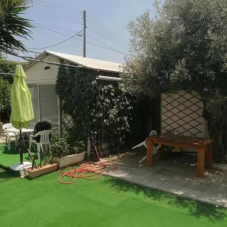 Entire Prefabricated Garden Flat 1350m From Beach * לרנקה