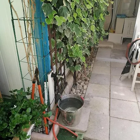 Entire Prefabricated Garden Flat 1350m From Beach