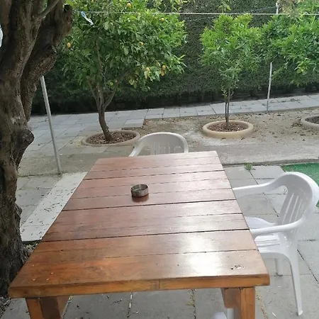 Entire Prefabricated Garden Flat 1350m From Beach Appartement *