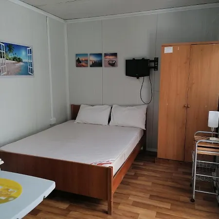 Entire Prefabricated Garden Flat 1350m From Beach *