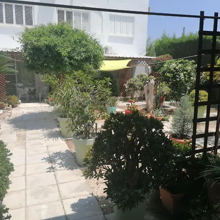 Entire Prefabricated Garden Flat 1350m From Beach Appartement